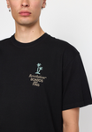 REVOLUTION - PRINTED T-SHIRT / 1394 FIN - Black